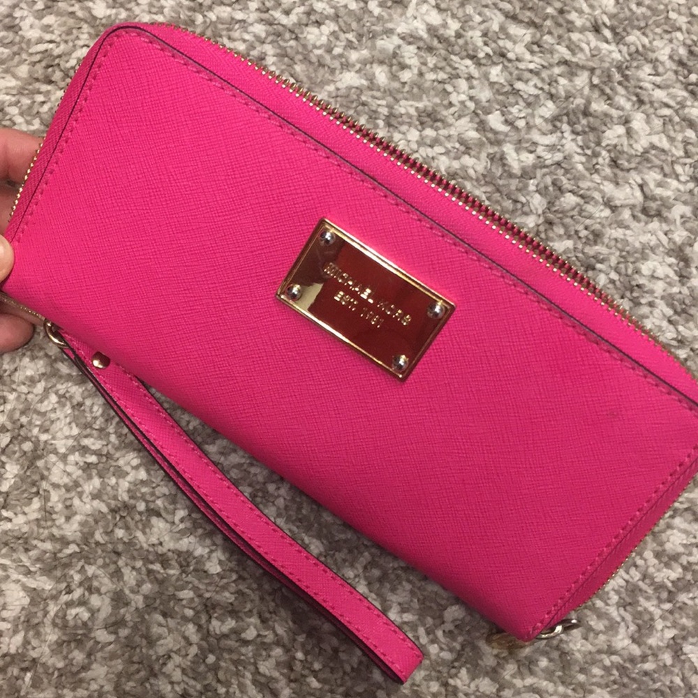 Michael Kors Wristlet wallet